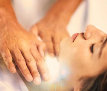 Reiki y Ciencia: Explorando el Vínculo entre Energía y Evidencia